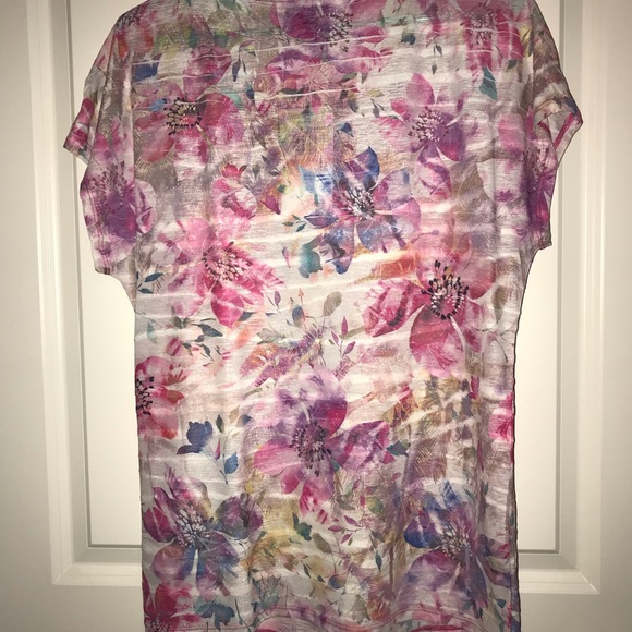 Woman’s top - Picture 2 of 6